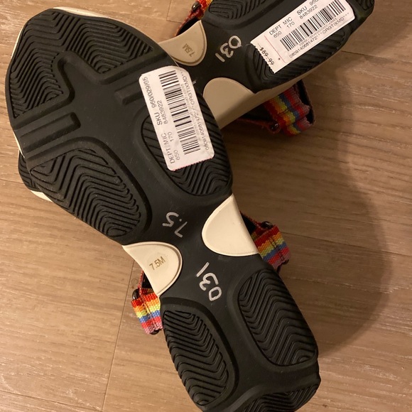 Gianni Bini Straight-Fire!! Rainbow Sandal 🌈 7.5 - Picture 2 of 7